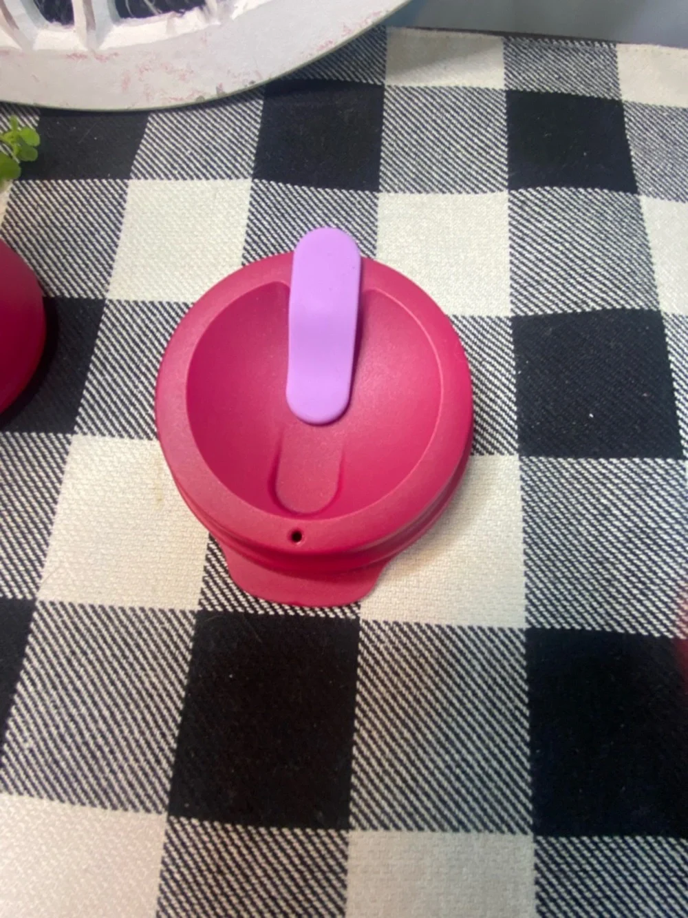 New Tupperware Two-Tone Pink Travel‎ Mug - Dark Rose and Light Pink